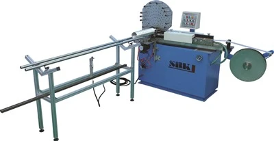 Machine de fabrication et de formage de conduits d'air flexibles en aluminium