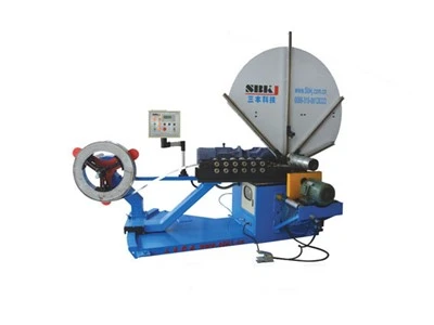 Machine de fabrication de conduits tubulaires en spirale